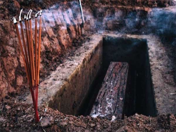 Nằm mơ thấy bốc mộ đánh con gì dễ trúng, có điềm báo gì