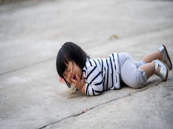 Mơ thấy bị ngã báo mộng điềm gì?