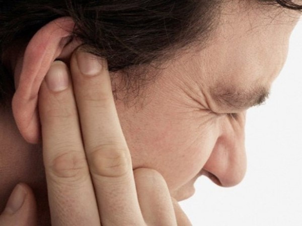 Tìm hiểu nguyên nhân ngứa tai trái