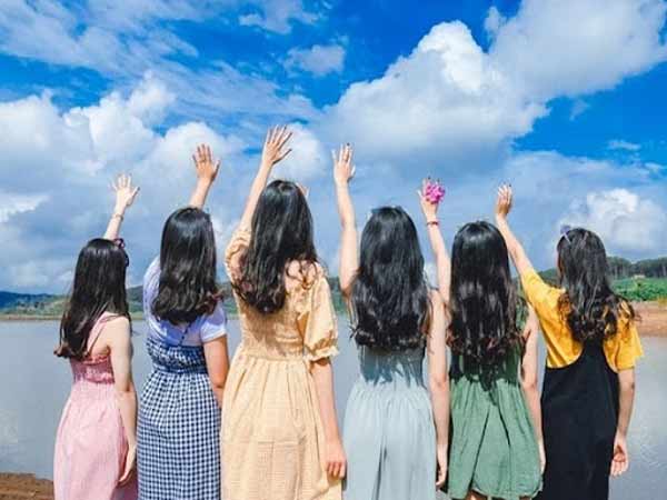 Nằm mơ thấy bạn học cũ tham khảo số gì may mắn phát tài?