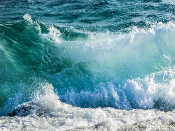 Mơ thấy sóng biển là điềm báo gì, tốt hay xấu, đánh số nào