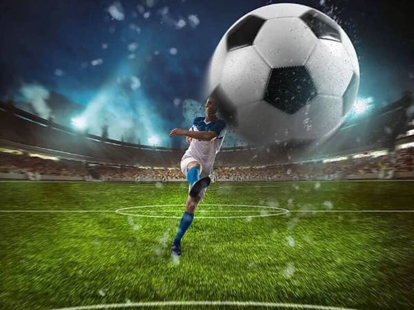 Kỹ thuật sút half-volley – Bóng nẩy nhẹ, sút một chạm