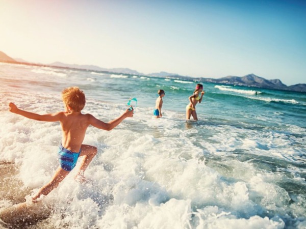 Nằm mơ thấy đi tắm biển là điềm gì, số gì mang may mắn?