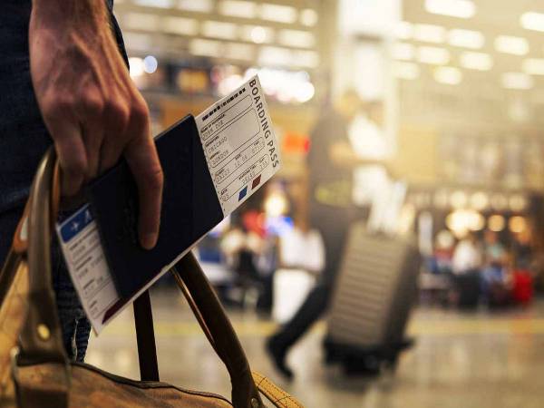 Chiêm bao thấy người thân đi nước ngoài